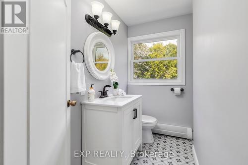 180 Zeller Drive, Kitchener, ON - Indoor Photo Showing Bathroom