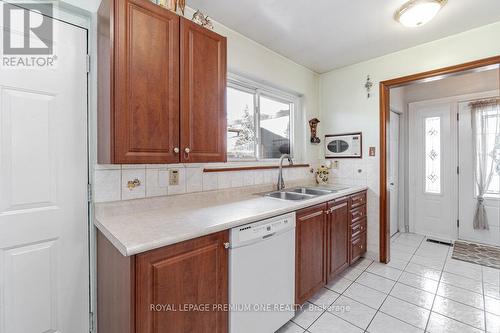 4 Azalea Court, Toronto, ON - Indoor Photo Showing Kitchen With Double Sink