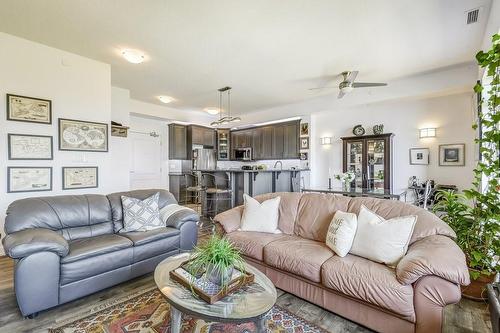 125 Shoreview Place|Unit #627, Stoney Creek, ON - Indoor Photo Showing Living Room