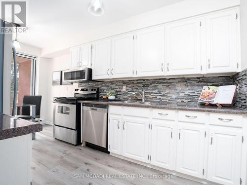 172 - 2170 Bromsgrove Road, Mississauga, ON - Indoor Photo Showing Kitchen With Stainless Steel Kitchen
