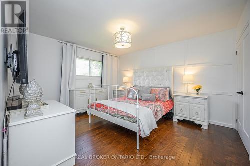 408 North Shore Boulevard W, Burlington, ON - Indoor Photo Showing Bedroom
