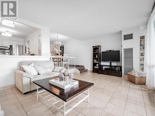 409 - 260 Scarlett Road, Toronto, ON - Indoor Photo Showing Living Room
