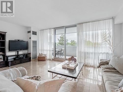409 - 260 Scarlett Road, Toronto, ON - Indoor Photo Showing Living Room