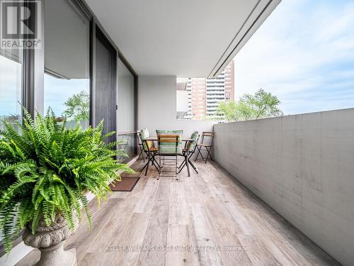409 - 260 Scarlett Road, Toronto, ON - Outdoor With Exterior