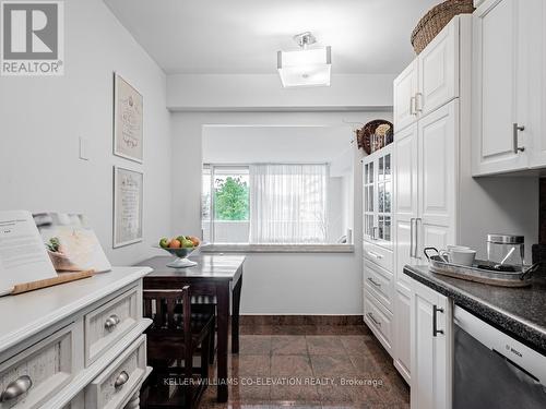 409 - 260 Scarlett Road, Toronto, ON - Indoor Photo Showing Kitchen
