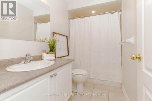 3997 Stardust Drive, Mississauga, ON - Indoor Photo Showing Bathroom