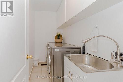 3997 Stardust Drive, Mississauga, ON - Indoor Photo Showing Laundry Room