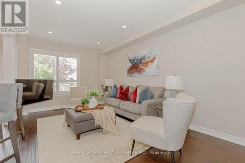 3997 Stardust Drive, Mississauga, ON - Indoor Photo Showing Living Room