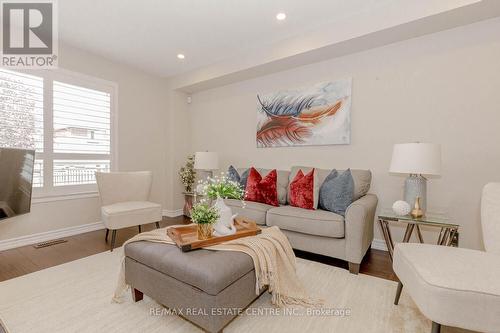 3997 Stardust Drive, Mississauga, ON - Indoor Photo Showing Living Room