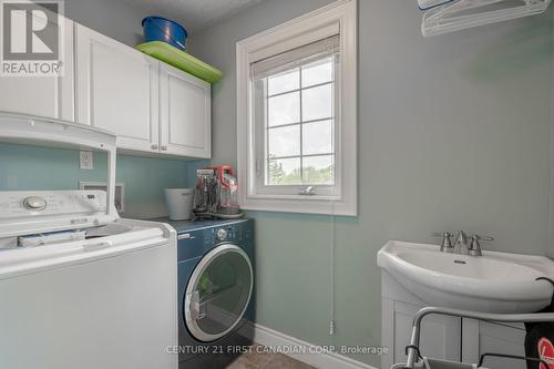 104 High Street, Lucan Biddulph, ON - Indoor Photo Showing Laundry Room