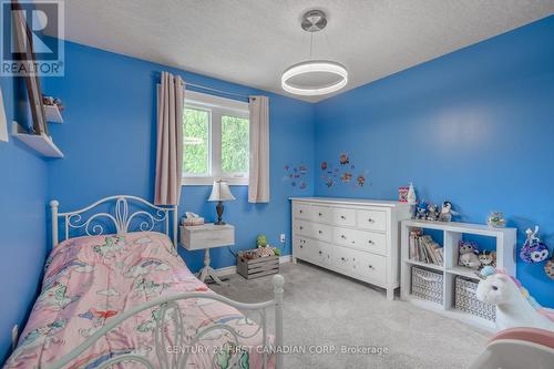104 High Street, Lucan Biddulph, ON - Indoor Photo Showing Bedroom
