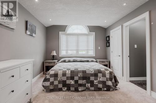 104 High Street, Lucan Biddulph, ON - Indoor Photo Showing Bedroom