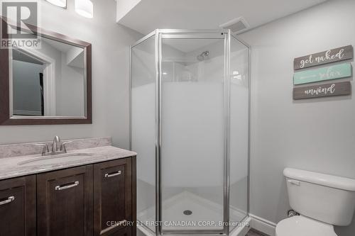 104 High Street, Lucan Biddulph, ON - Indoor Photo Showing Bathroom