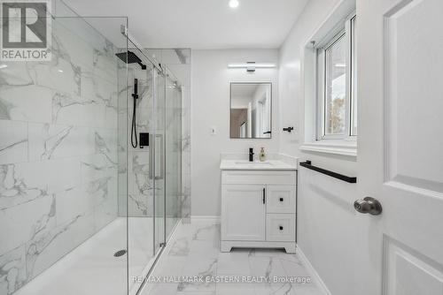 1234 Parkhill Road W, Peterborough, ON - Indoor Photo Showing Bathroom