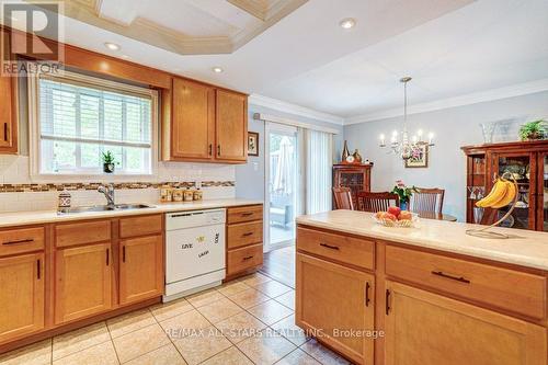 11 - 115 Mary Street W, Kawartha Lakes, ON - Indoor Photo Showing Kitchen With Double Sink