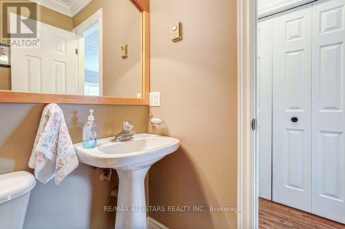 11 - 115 Mary Street W, Kawartha Lakes, ON - Indoor Photo Showing Bathroom