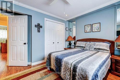 11 - 115 Mary Street W, Kawartha Lakes, ON - Indoor Photo Showing Bedroom