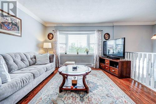 11 - 115 Mary Street W, Kawartha Lakes, ON - Indoor Photo Showing Living Room
