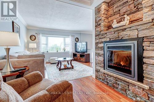 11 - 115 Mary Street W, Kawartha Lakes, ON - Indoor Photo Showing Living Room With Fireplace