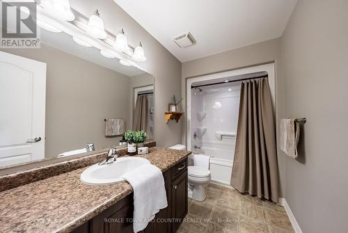 54 Laurent Boulevard, Kawartha Lakes, ON - Indoor Photo Showing Bathroom