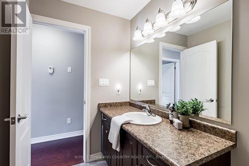54 Laurent Boulevard, Kawartha Lakes, ON - Indoor Photo Showing Bathroom