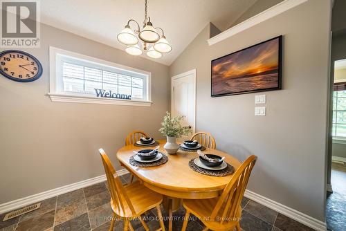 54 Laurent Boulevard, Kawartha Lakes, ON - Indoor Photo Showing Dining Room