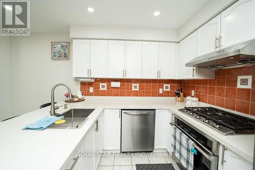 6 Keats Terrace, Brampton, ON - Indoor Photo Showing Kitchen