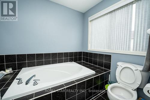 6 Keats Terrace, Brampton, ON - Indoor Photo Showing Bathroom