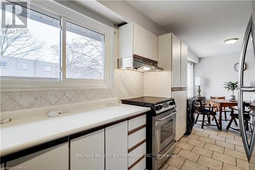136 - 2315 Bromsgrove Road, Mississauga, ON - Indoor Photo Showing Kitchen