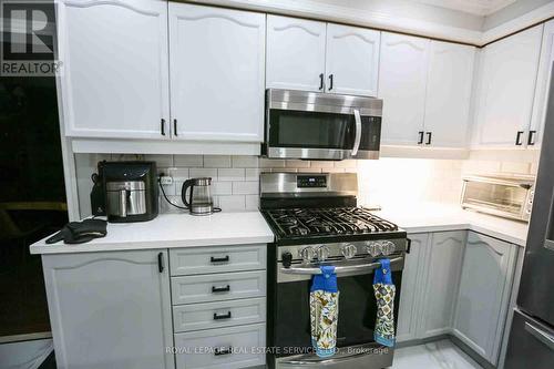 9 Briardale Road, Brampton, ON - Indoor Photo Showing Kitchen