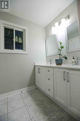 9 Briardale Road, Brampton, ON - Indoor Photo Showing Bathroom