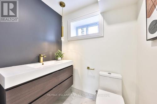 194 Slater Crescent, Oakville, ON - Indoor Photo Showing Bathroom
