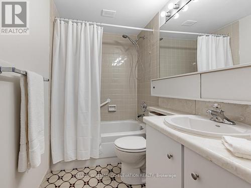 1305 - 250 Scarlett Road, Toronto, ON - Indoor Photo Showing Bathroom