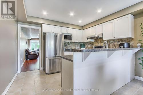 2775 Bur Oak Avenue, Markham, ON - Indoor Photo Showing Kitchen With Upgraded Kitchen