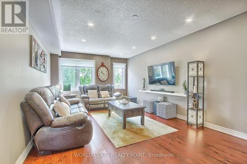 2775 Bur Oak Avenue, Markham, ON - Indoor Photo Showing Living Room