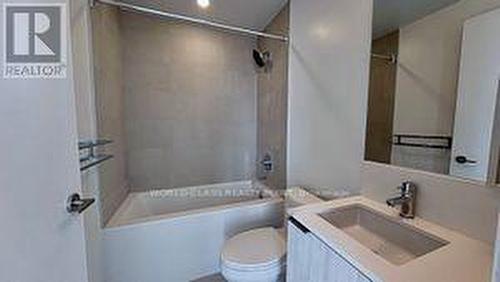 4510 - 1000 Portage Parkway W, Vaughan, ON - Indoor Photo Showing Bathroom