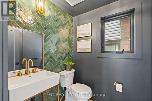 997 Mount Pleasant Road, Toronto, ON - Indoor Photo Showing Bathroom
