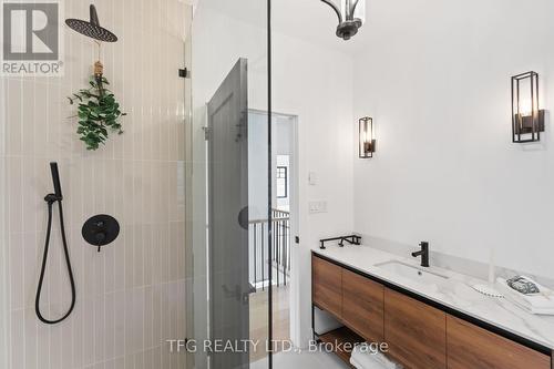 997 Mount Pleasant Road, Toronto, ON - Indoor Photo Showing Bathroom