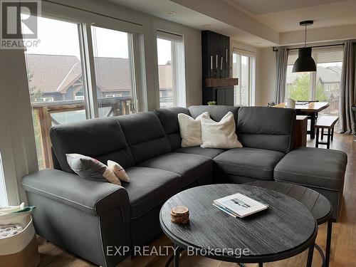 212 - 34 Joseph Trail, Collingwood, ON - Indoor Photo Showing Living Room