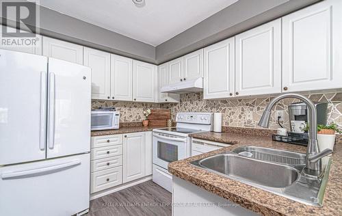 988 Southport Drive, Oshawa, ON - Indoor Photo Showing Kitchen With Double Sink