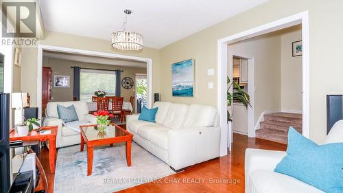 145 Cunningham Drive, Barrie, ON - Indoor Photo Showing Living Room