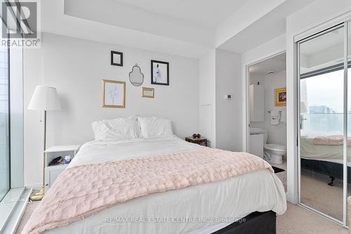 3905 - 14 York Street, Toronto, ON - Indoor Photo Showing Bedroom
