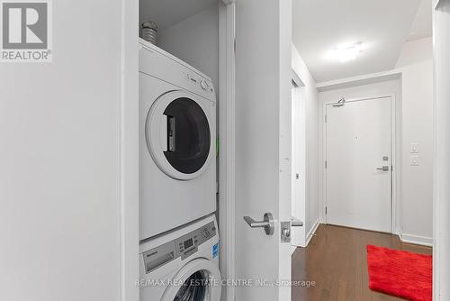 3905 - 14 York Street, Toronto, ON - Indoor Photo Showing Laundry Room