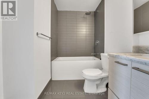 1009 - 2221 Yonge Street, Toronto, ON - Indoor Photo Showing Bathroom