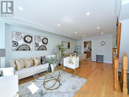 208 Scarborough Golf Club Road, Toronto, ON - Indoor Photo Showing Living Room