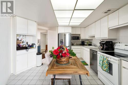 1206 - 20 Guildwood Parkway, Toronto, ON - Indoor Photo Showing Kitchen