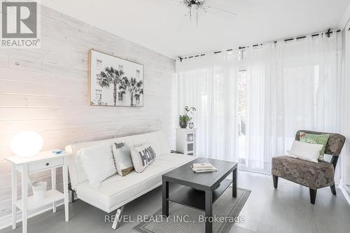 189 Angeline Street N, Kawartha Lakes, ON - Indoor Photo Showing Living Room