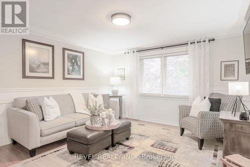189 Angeline Street N, Kawartha Lakes, ON - Indoor Photo Showing Living Room
