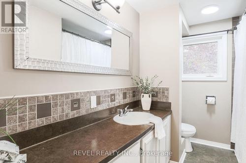 189 Angeline Street N, Kawartha Lakes, ON - Indoor Photo Showing Bathroom