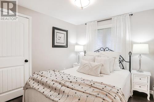 189 Angeline Street N, Kawartha Lakes, ON - Indoor Photo Showing Bedroom